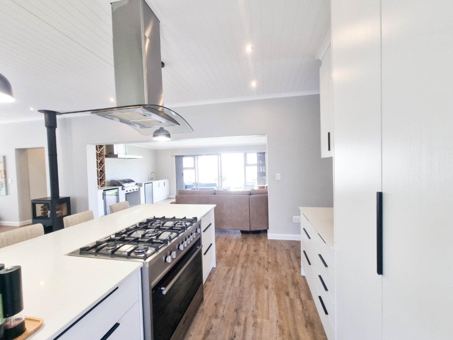 3 Bedroom Property for Sale in Sandbaai Western Cape